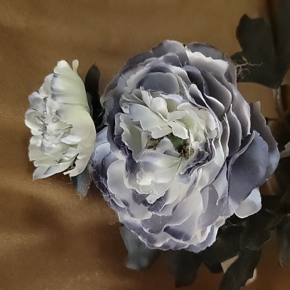 Decorative tiny homes flowers. - Picture 3 of 6